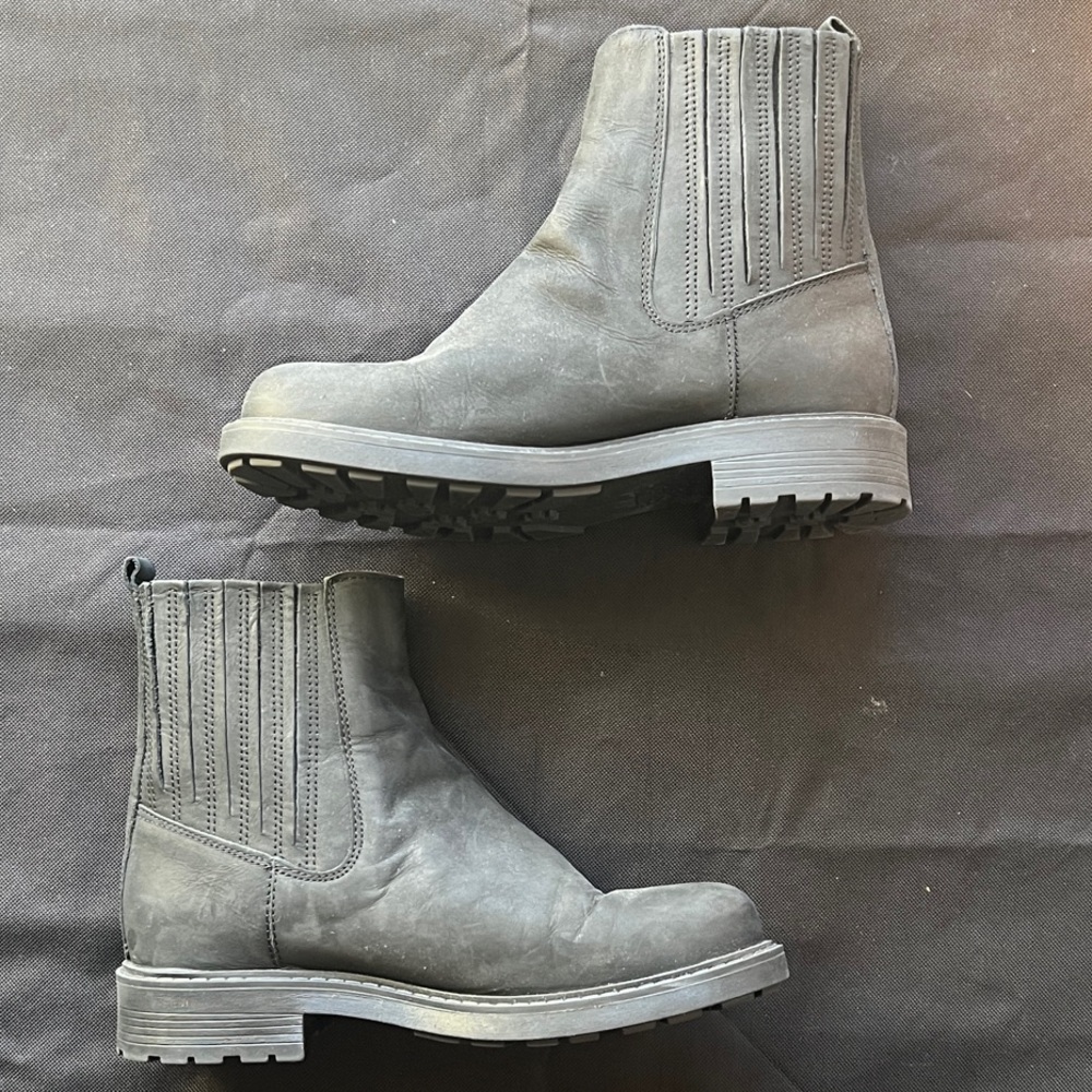 NWOT Women’s Clarks Chelsea Boots
